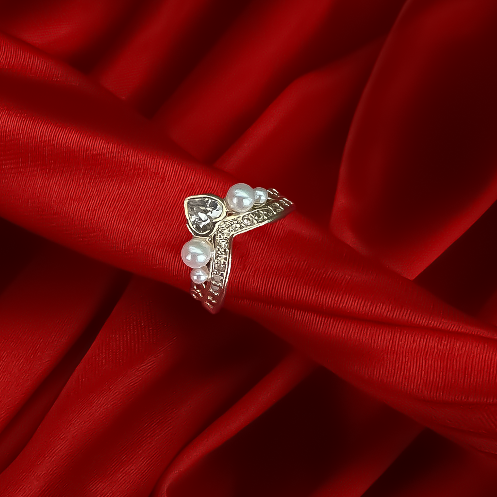 Curve Heart Ring