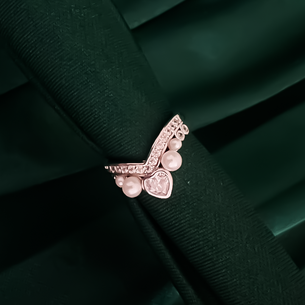 Curve Heart Ring