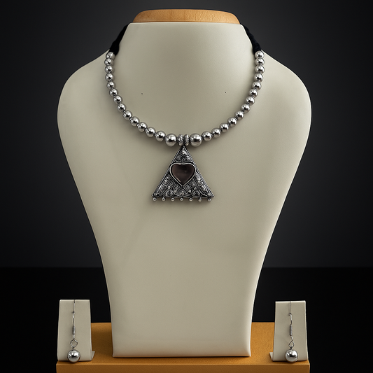 Triangle motif with mirror set